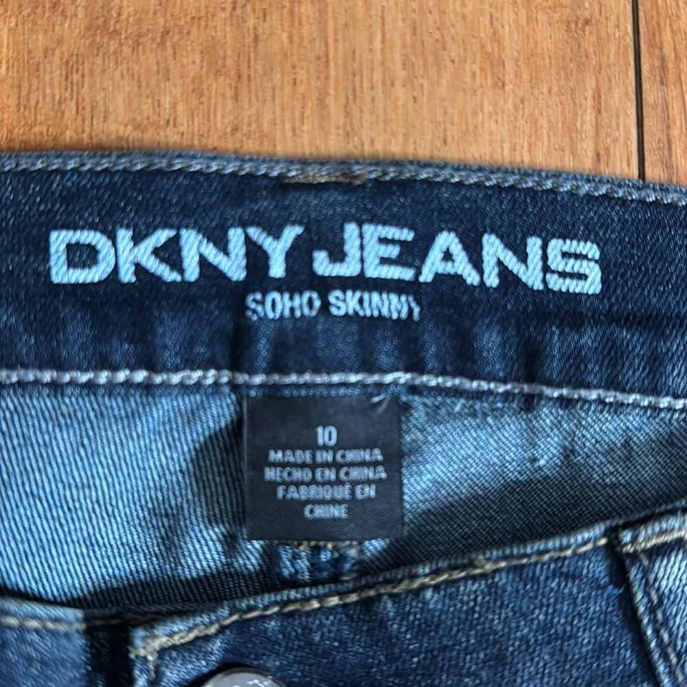 Women’s DKNY Soho classic skinny jeans mid rise denim size 10 length 32”. - Picture 4 of 6
